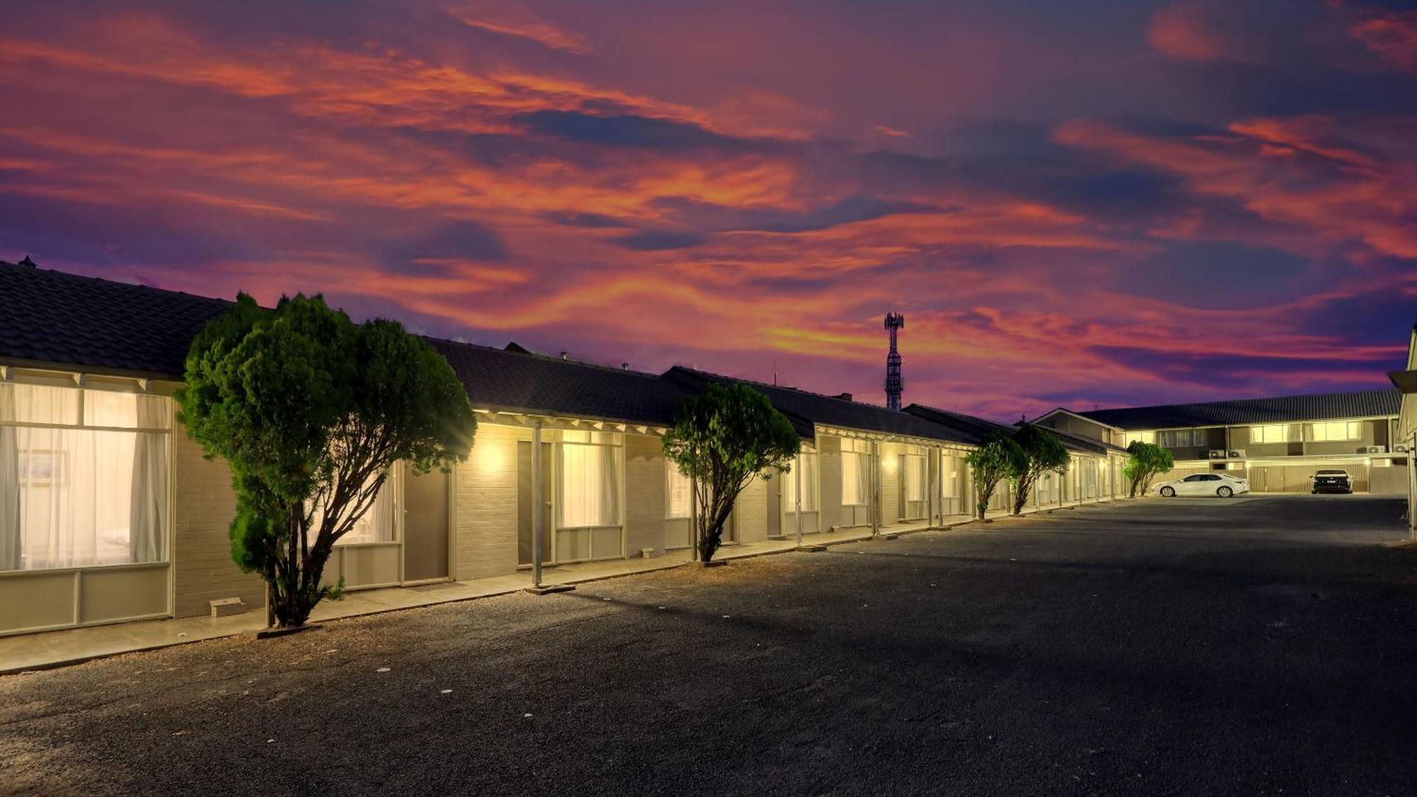 Coachman Hotel Motel Parkes Exterior foto